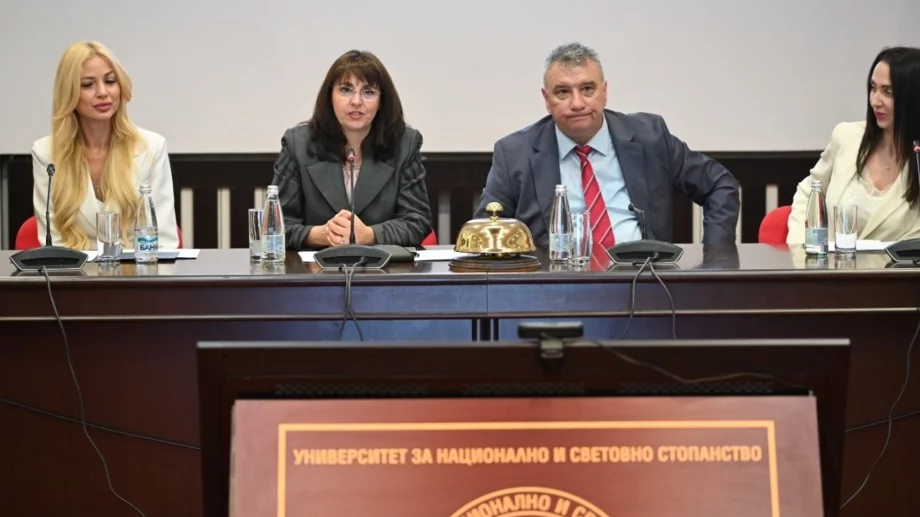 Министър Ефремова: Жените лидери са движещата сила в България
